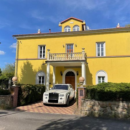 Bynovecky Zamecek Hotell Exteriör bild