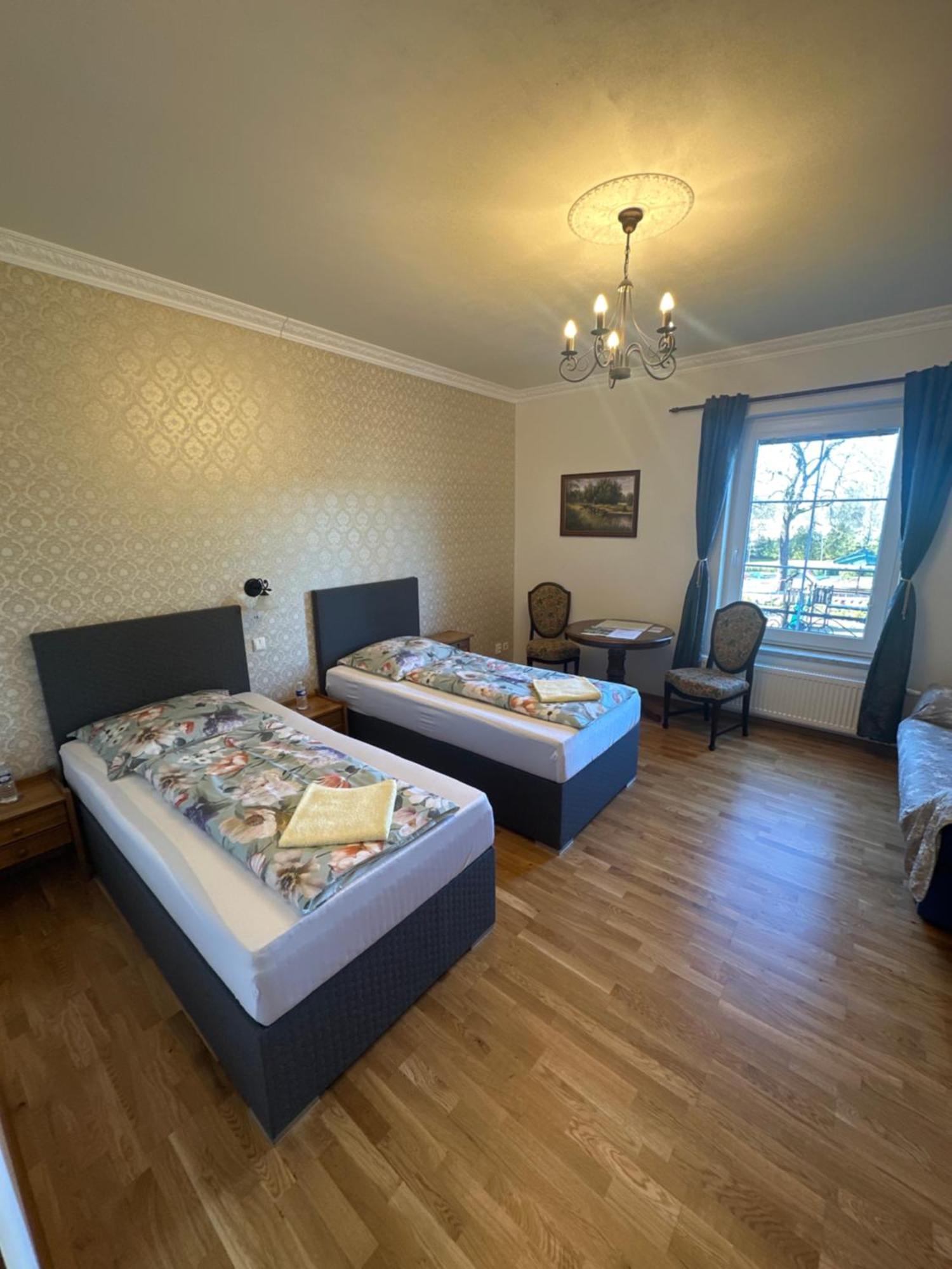 Bynovecky Zamecek Hotell Exteriör bild