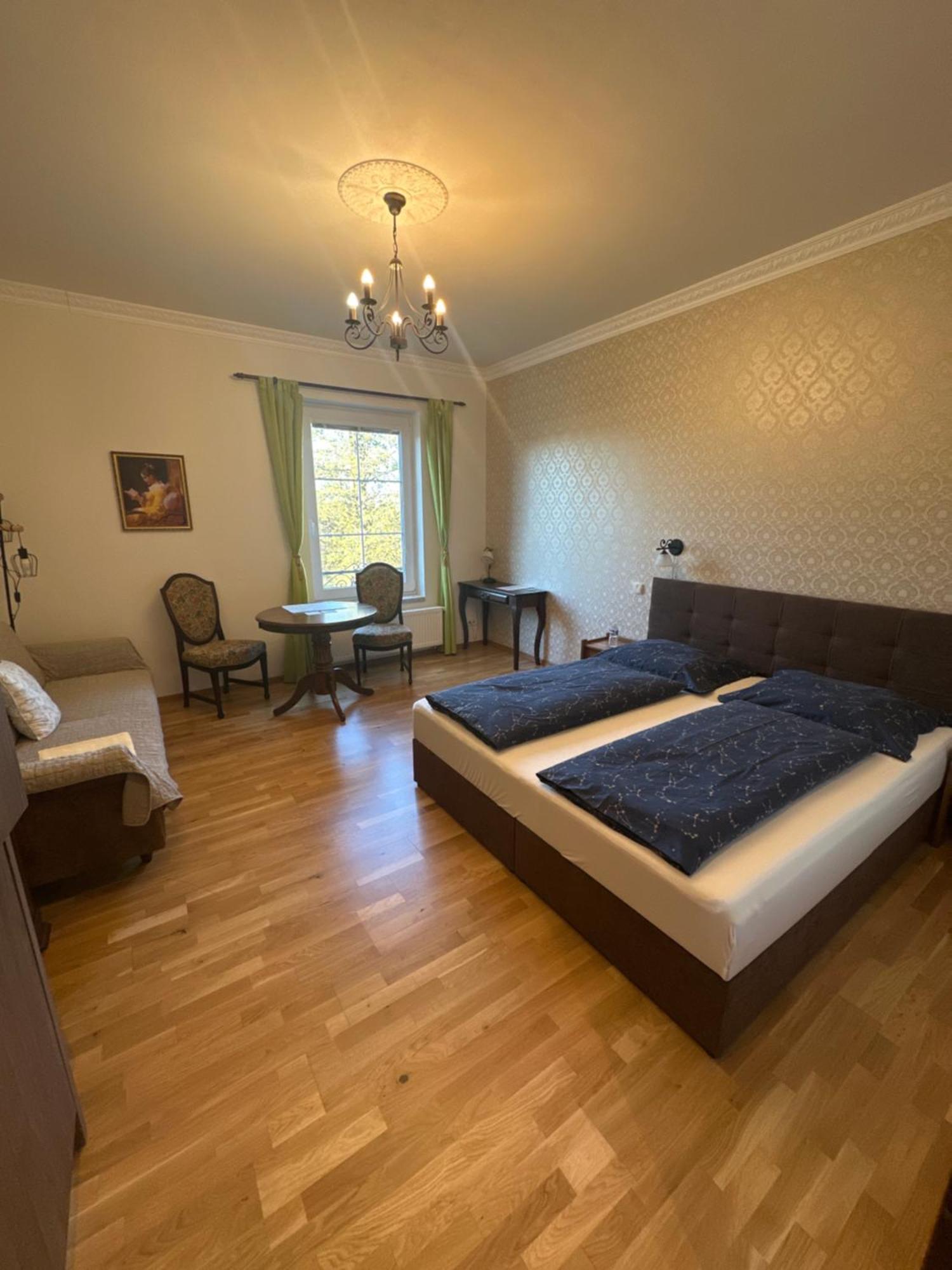 Bynovecky Zamecek Hotell Exteriör bild