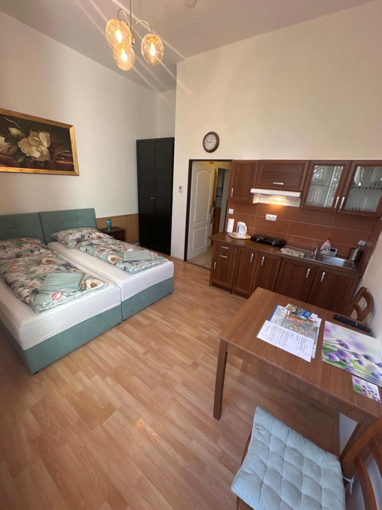 Bynovecky Zamecek Hotell Exteriör bild