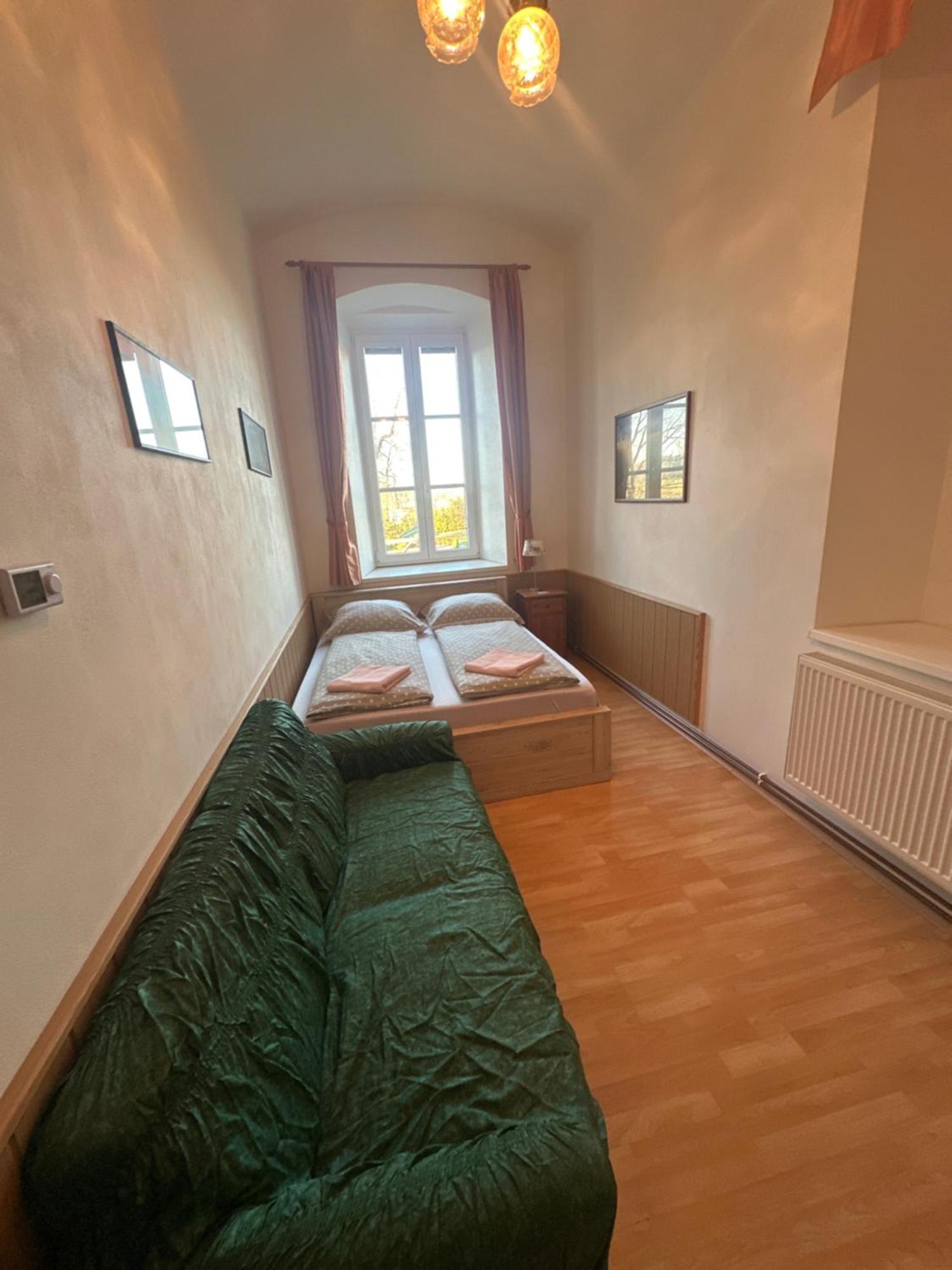 Bynovecky Zamecek Hotell Exteriör bild