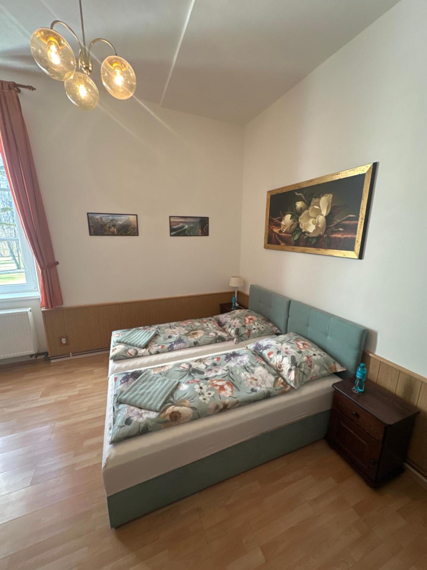Bynovecky Zamecek Hotell Exteriör bild
